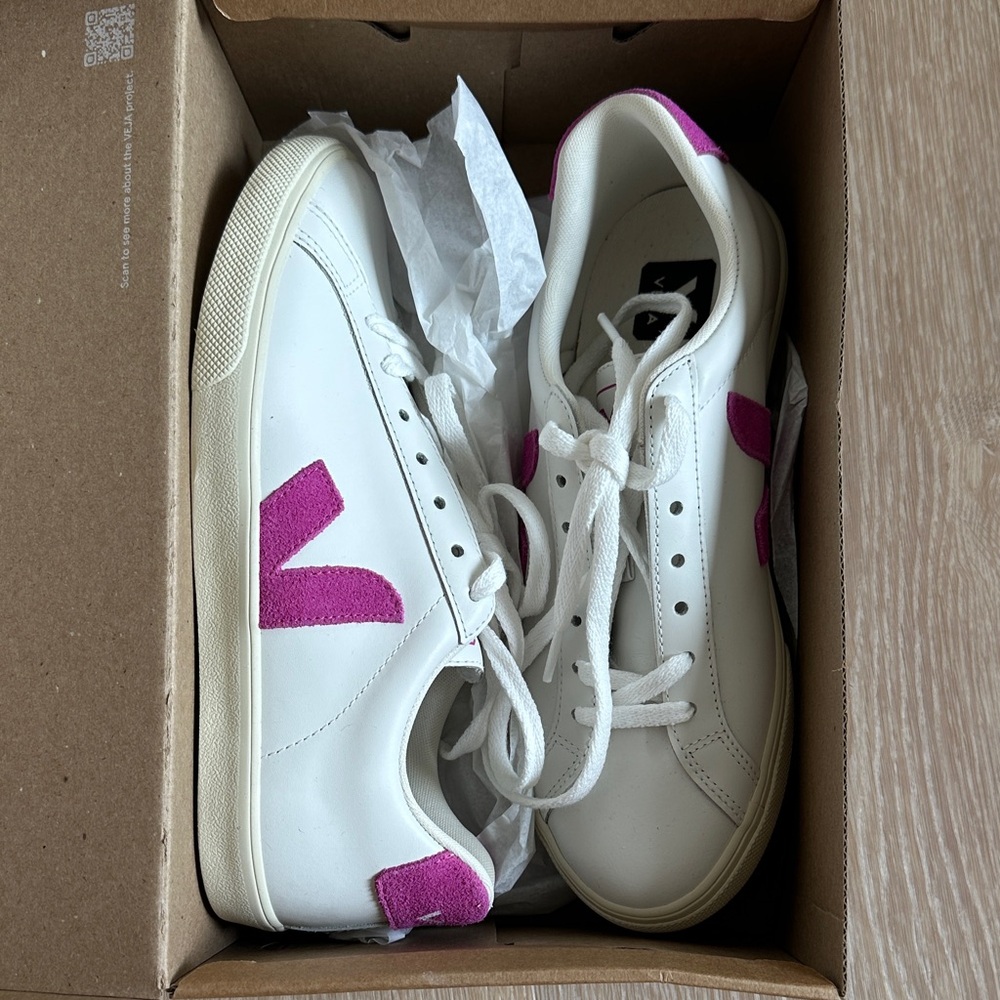 Veja Women's White and Purple Sneakers